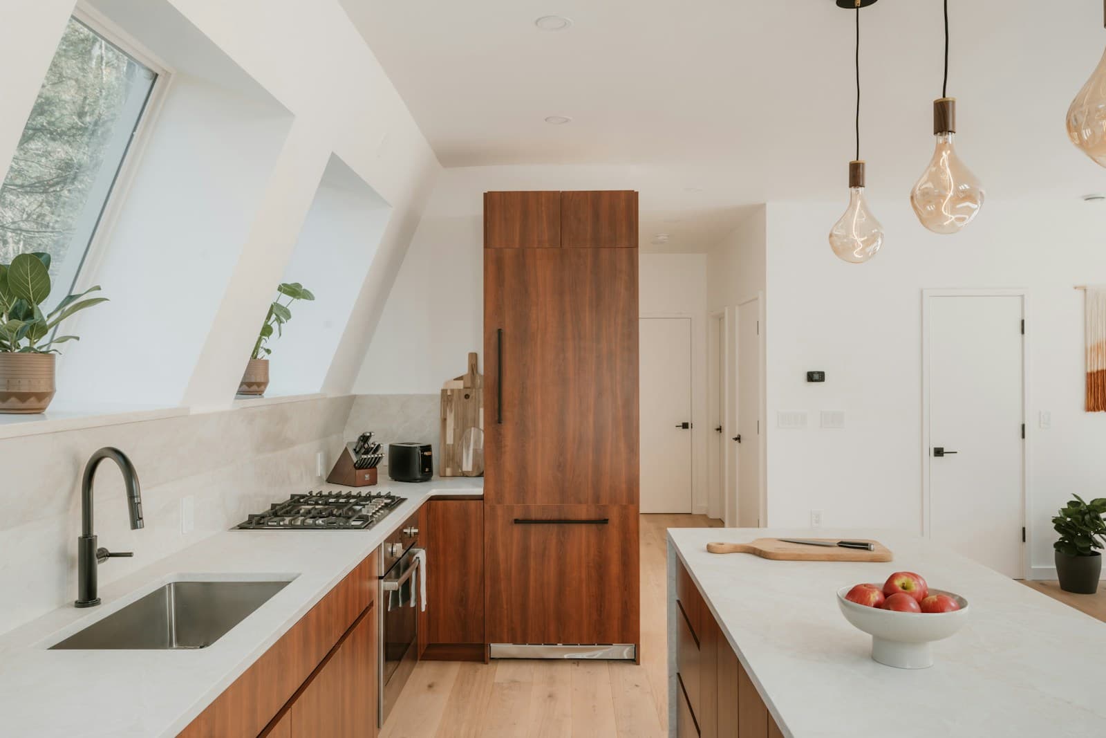 White and walnut modern kitchen